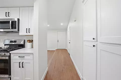 Entry Way - 37814 Echo Mountain St, Palmdale, CA 93552 photo 2 of 3