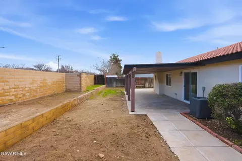 Exterior - 37814 Echo Mountain St, Palmdale, CA 93552 photo 3 of 6