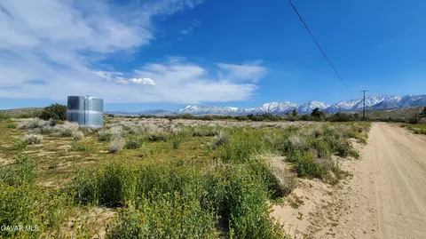 123 Rd St East Near Ave X8, Juniper Hills, CA 93553