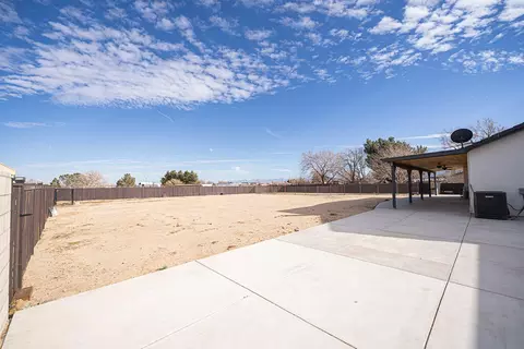 Exterior - 47922 85th St W, Lancaster, CA 93536 photo 7 of 10