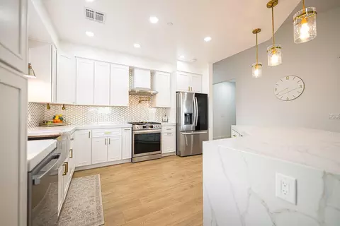 Kitchen - 47922 85th St W, Lancaster, CA 93536 photo 7 of 11