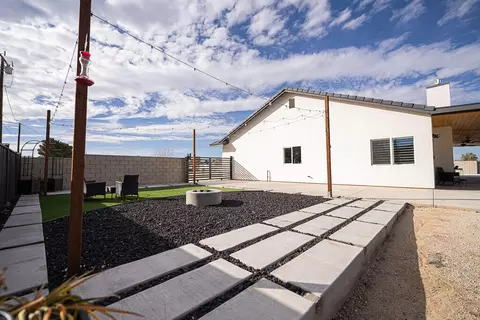 Exterior - 47922 85th St W, Lancaster, CA 93536 photo 8 of 10