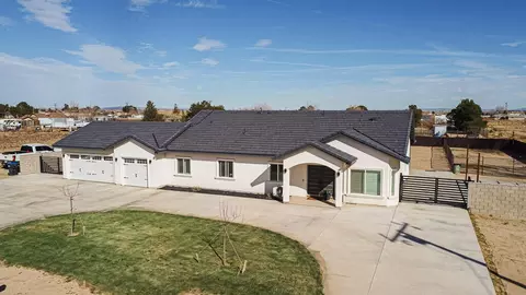 Exterior - 47922 85th St W, Lancaster, CA 93536 photo 2 of 10