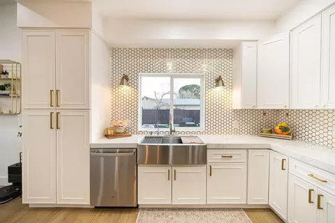 Kitchen - 47922 85th St W, Lancaster, CA 93536 photo 5 of 11