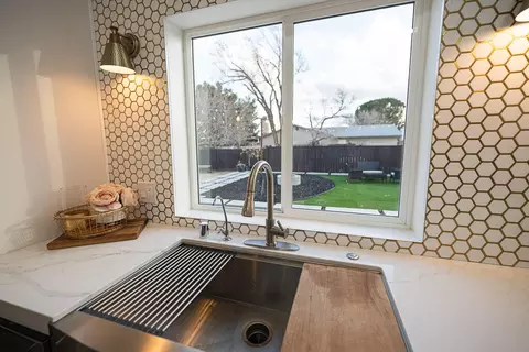 Kitchen - 47922 85th St W, Lancaster, CA 93536 photo 9 of 11