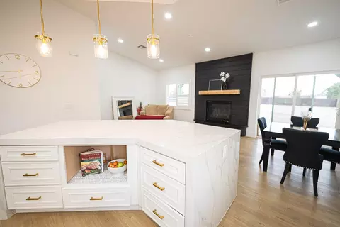 Kitchen - 47922 85th St W, Lancaster, CA 93536 photo 2 of 11