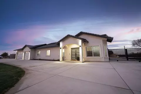 Exterior - 47922 85th St W, Lancaster, CA 93536 photo 4 of 10