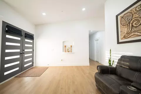 Entry Way - 47922 85th St W, Lancaster, CA 93536 photo 2 of 4