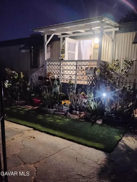1304 Avenue I E #8, Lancaster, CA 93535