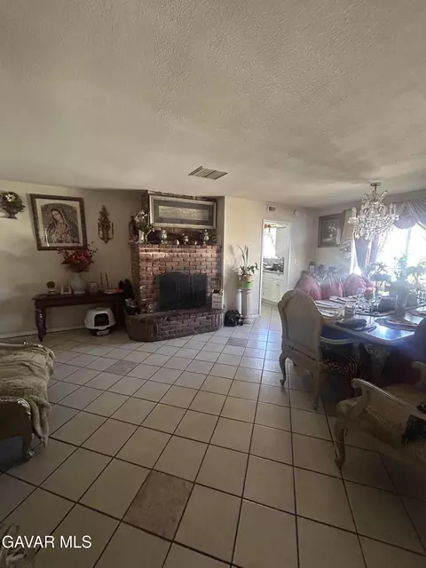 38562 35th St, Palmdale, CA 93550 photo 2
