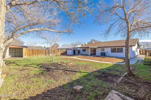 Exterior - 1129 Lightcap St, Lancaster, CA 93535 photo 5 of 7