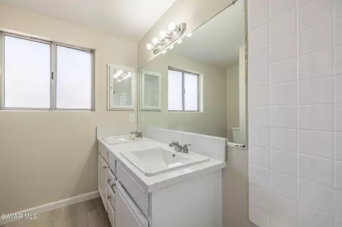 Bath - 1129 Lightcap St, Lancaster, CA 93535 photo 3 of 3