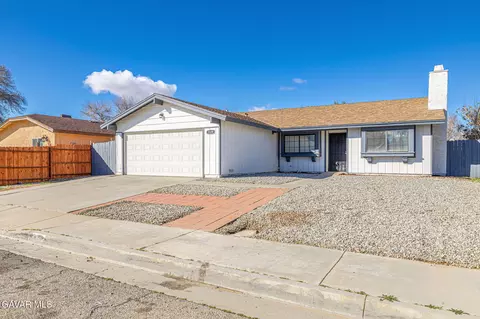 Exterior - 1129 Lightcap St, Lancaster, CA 93535 photo 2 of 7
