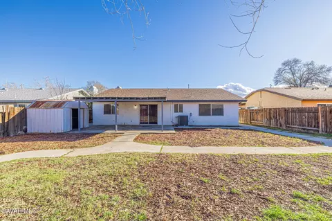 Exterior - 1129 Lightcap St, Lancaster, CA 93535 photo 6 of 7
