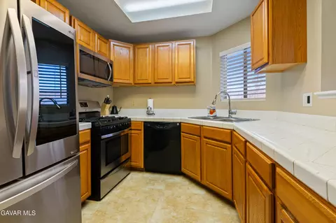 36807 Haven Ct, Palmdale, CA 93552 photo 4