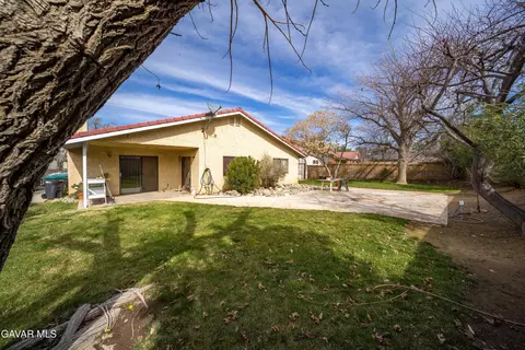 Exterior - 1844 Nessa Dr, Lancaster, CA 93535 photo 5 of 6