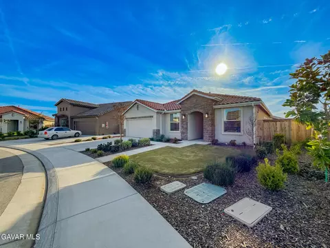 3317 Whispering Brk Ln, Shafter, CA 93263