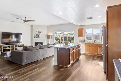 2048 Thistle Ave, Palmdale, CA 93550 photo 13
