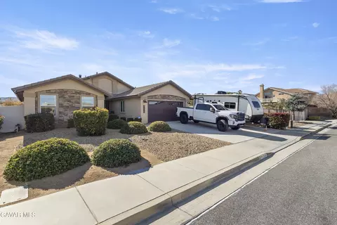 2048 Thistle Ave, Palmdale, CA 93550 photo 2
