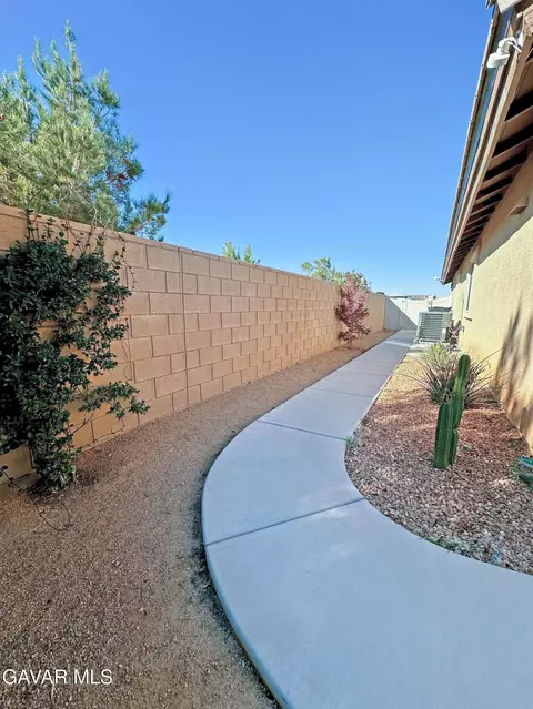 2048 Thistle Ave, Palmdale, CA 93550 photo 43