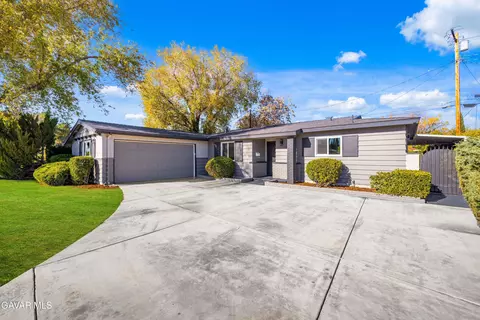 Exterior - 665 Avenue J12 W, Lancaster, CA 93534 photo 2 of 4