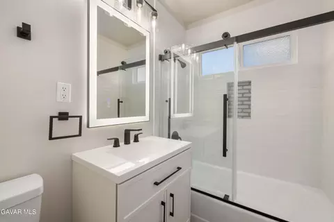 Bath - 665 Avenue J12 W, Lancaster, CA 93534 photo 1 of 3