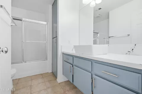 Bath - 44762 Shadowcrest Dr, Lancaster, CA 93536 photo 2 of 2