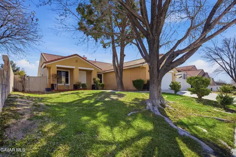 Exterior - 44762 Shadowcrest Dr, Lancaster, CA 93536 photo 3 of 7