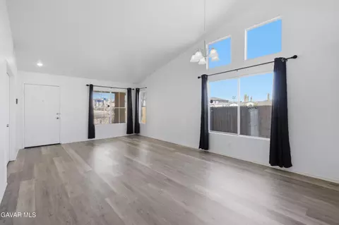 Living - 44762 Shadowcrest Dr, Lancaster, CA 93536 photo 3 of 7