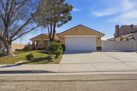 44762 Shadowcrest Dr, Lancaster, CA 93536