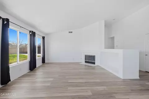 Living - 44762 Shadowcrest Dr, Lancaster, CA 93536 photo 4 of 7