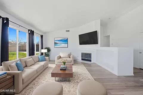Living - 44762 Shadowcrest Dr, Lancaster, CA 93536 photo 2 of 7