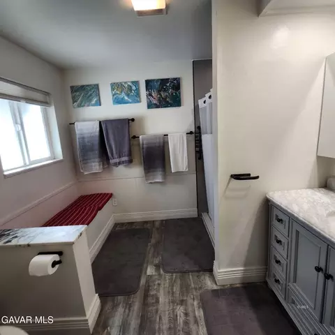 Bath - 170 Kellogg St, Lone Pine, CA 93545 photo 4 of 4
