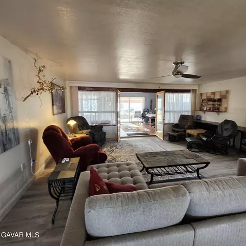 Living - 170 Kellogg St, Lone Pine, CA 93545 photo 1 of 3