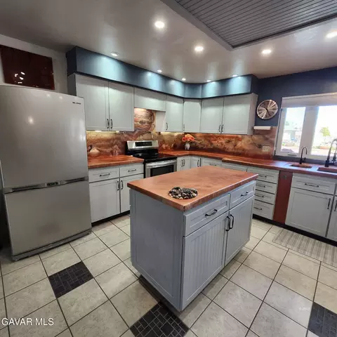 Kitchen - 170 Kellogg St, Lone Pine, CA 93545 photo 2 of 3