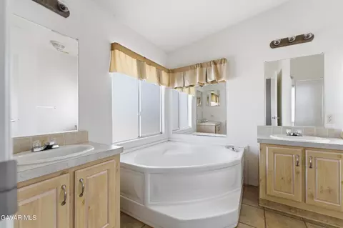 Bath - 45465 E 25th St #SPC 100, Lancaster, CA 93535 photo 3 of 3
