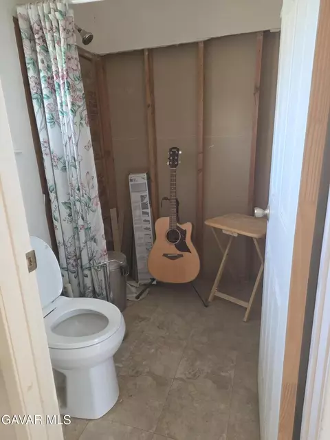 Bath - 38997 164th St, Lake Los Angeles, CA 93591 photo 1 of 1