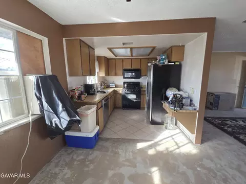 Kitchen - 38997 164th St, Lake Los Angeles, CA 93591 photo 1 of 1