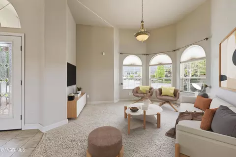 Living - 403 Mesquite Dr, Tehachapi, CA 93561 photo 3 of 7