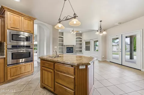 Kitchen - 403 Mesquite Dr, Tehachapi, CA 93561 photo 1 of 2