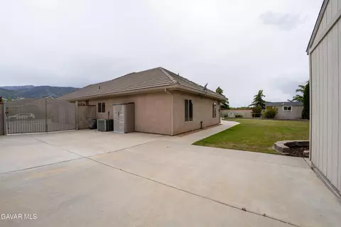 Exterior - 403 Mesquite Dr, Tehachapi, CA 93561 photo 9 of 10
