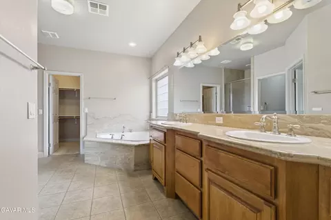 Bath - 403 Mesquite Dr, Tehachapi, CA 93561 photo 1 of 2
