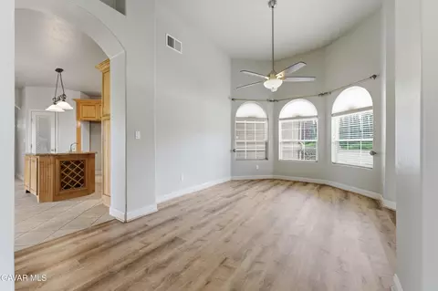 Living - 403 Mesquite Dr, Tehachapi, CA 93561 photo 5 of 7