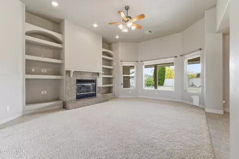 Living - 403 Mesquite Dr, Tehachapi, CA 93561 photo 2 of 7