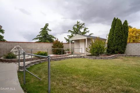 Exterior - 403 Mesquite Dr, Tehachapi, CA 93561 photo 7 of 10