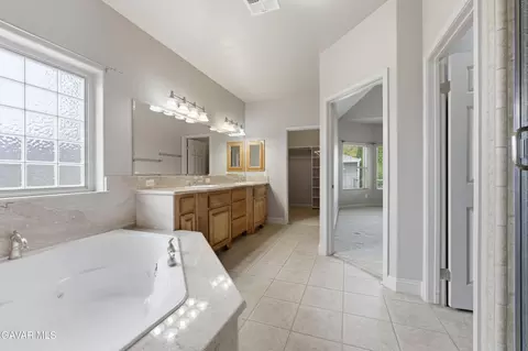 Bath - 403 Mesquite Dr, Tehachapi, CA 93561 photo 2 of 2
