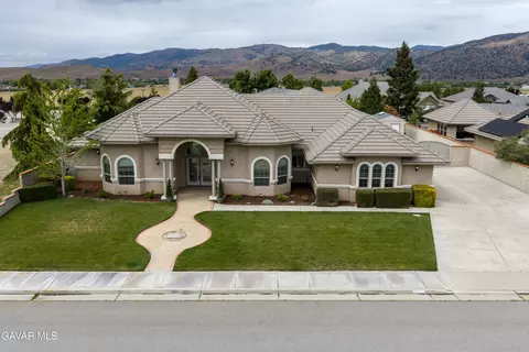 Exterior - 403 Mesquite Dr, Tehachapi, CA 93561 photo 2 of 10