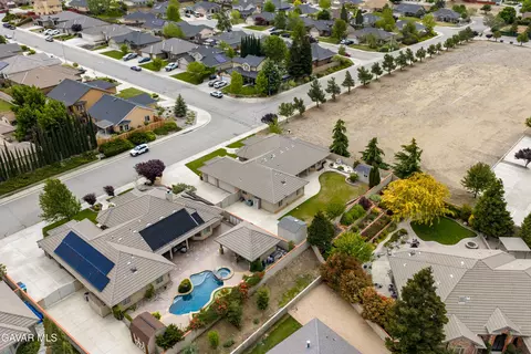 View/Area - 403 Mesquite Dr, Tehachapi, CA 93561 photo 7 of 7