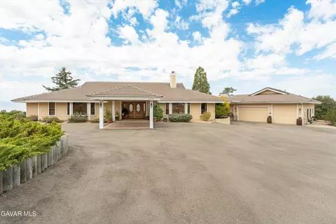 30300 Piebald Ct, Tehachapi, CA 93561 photo 1