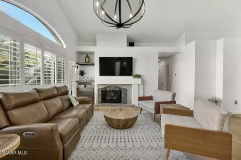 Living - 638 High Plains Ln UNIT A, Simi Valley, CA 93065 photo 1 of 3